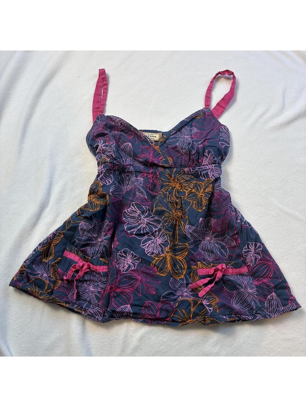 Floral babydoll top with cute pockets, brand is Arizona tagged size large!